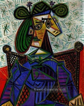  kubist - Frau sitzen dans un fauteuil 1 1940 kubist Pablo Picasso